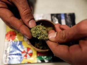 Siapa Gitaris Berinisial R yang Ditangkap Narkoba?