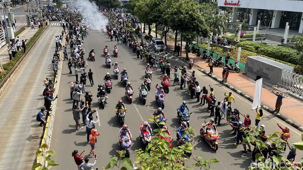 Meriahnya Parade MotoGP Saat Marc Marquez cs Geber Motor