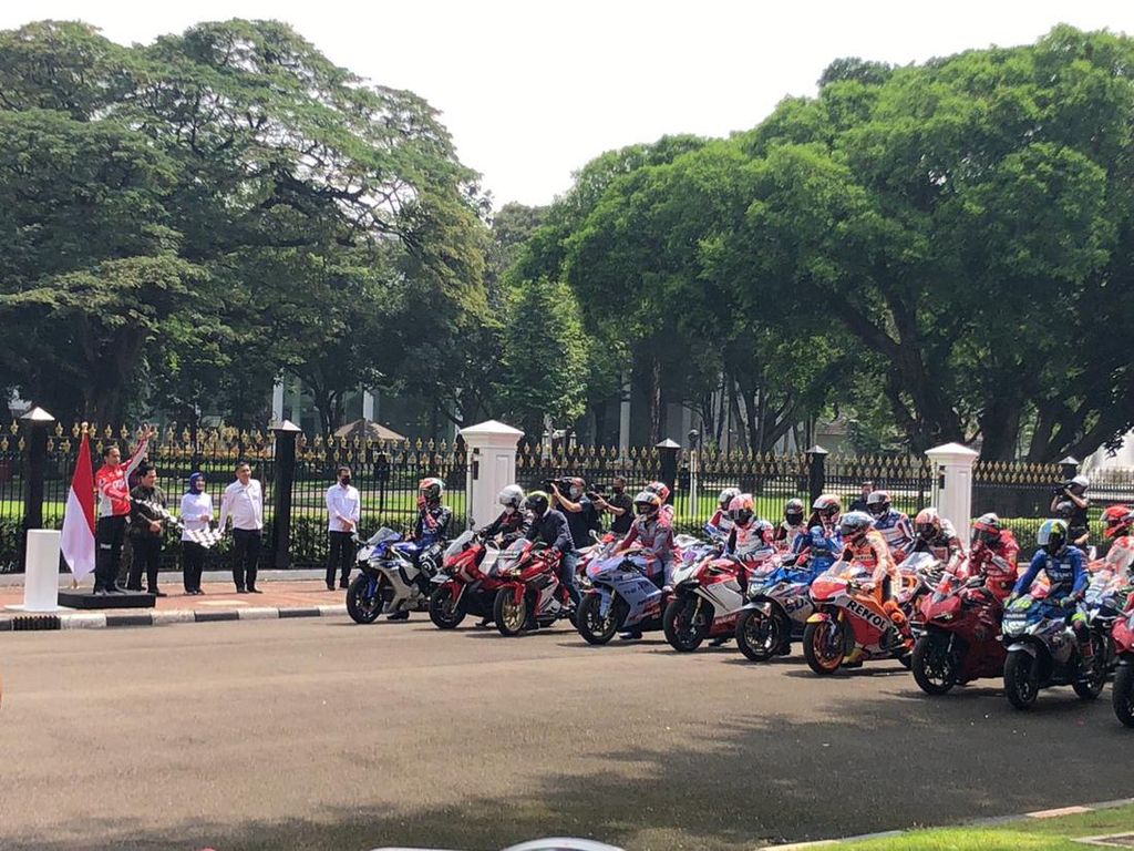 Momen Jokowi Lepas Parade Pebalap MotoGP dari Istana Merdeka
