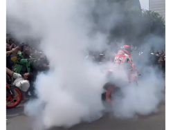 Saat Marc Marquez Geber Motor di Jalan Protokol Jakarta