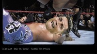 Meme ini meledek benturan kepala Maguire dan Cristiano Ronaldo di dalam pertandingan. Foto: dok. Twitter