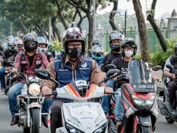 Naik Motor Listrik, Sandiaga Lepas Rombongan Bikers ke Mandalika