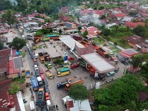 Panjangnya Antrean Pengisian Solar di Padangpariaman