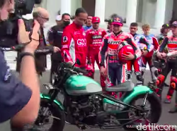 Jokowi Lemas Gegara Nggak Bisa Ikut Parade MotoGP
