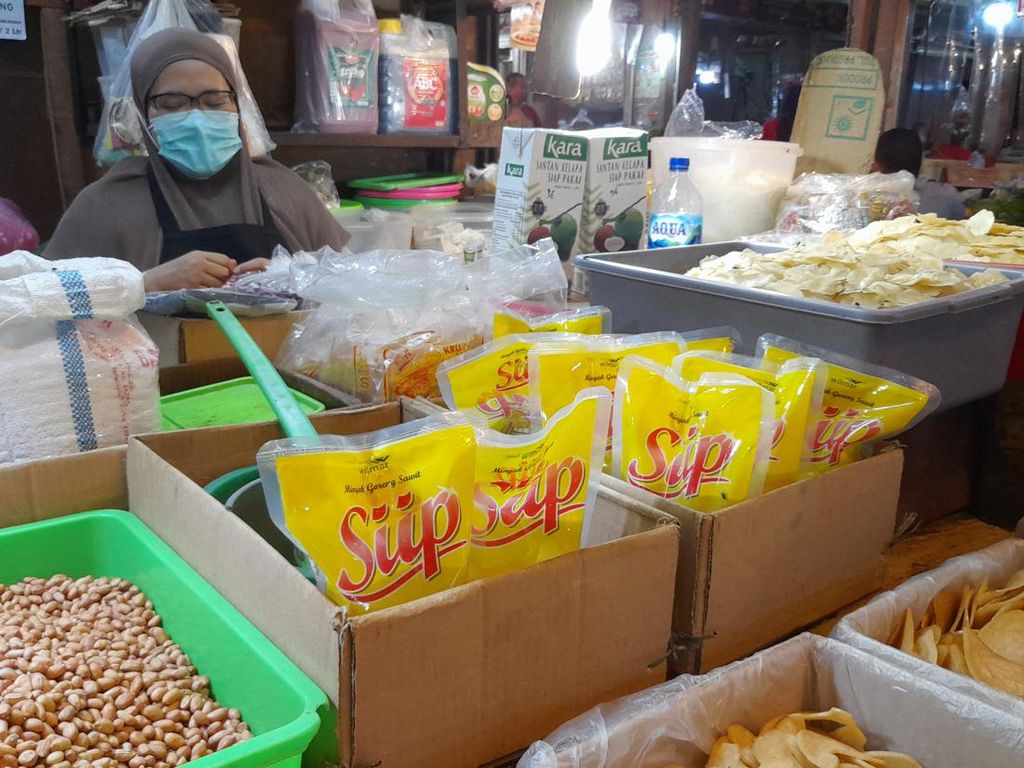 Cara Pedagang Pasar Tradisional Bogor Cegah Warga Borong Minyak Goreng