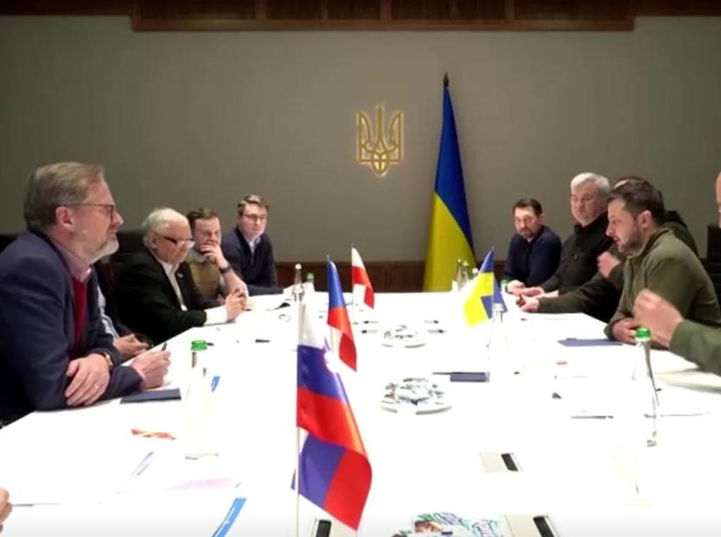 Para Pemimpin Eropa Kunjungi Zelenskiy di Kiev saat Rusia Menggempur