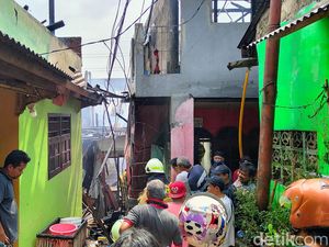 Kebakaran di Mampang Prapatan Diduga Akibat Korsleting Listrik