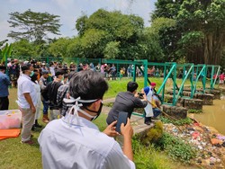 Mayat Tanpa Identitas Mengapung di Saluran Air Serang, Jadi Tontonan Warga