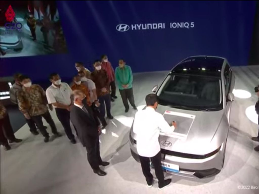 Jokowi Luncurkan Mobil Listrik Pertama Buatan Indonesia, Hyundai Ioniq 5