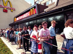 Pernah Jadi Simbol Perubahan di Rusia, McDonalds Menutup Pintunya Usai Invasi ke Ukraina