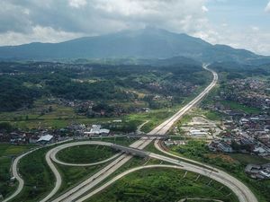 Akses Tol Cisumdawu Dibuka untuk Cegah Kemacetan Puncak Mudik Akses Tol Cisumdawu Dibuka untuk Cegah Kemacetan Puncak Mudik