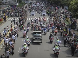 Pebalap MotoGP Bakal Parade Dikawal Mobil Double Cabin, Catat Jadwalnya Pebalap MotoGP Bakal Parade Dikawal Mobil Double Cabin, Catat Jadwalnya