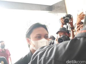 Rizky Febian Tak Mau Tanggapi Aduan Teddy soal Penguasaan Aset Rizky Febian Tak Mau Tanggapi Aduan Teddy soal Penguasaan Aset