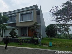 Snapshot: Penampakan Rumah Mewah Doni Salmanan yang Disita Polisi