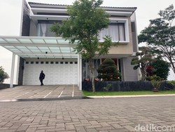 Akses ke Rumah Elite Doni Salmanan Dijaga Ketat Usai Disita