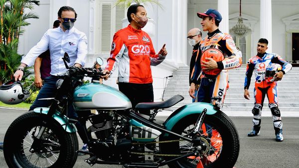 Jokowi Pamer Motor RI 1 ke Marquez cs di Istana