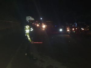 Jalan Tomo Sumedang Ambles, Ini Jalur Alternatif Cirebon-Bandung Jalan Tomo Sumedang Ambles, Ini Jalur Alternatif Cirebon-Bandung