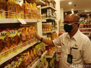 Stok Minyak Goreng di Bandung Berlimpah Saat Harga Naik