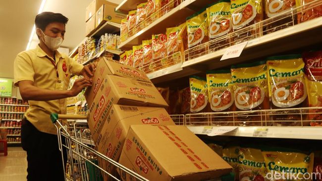 Stok Minyak Goreng di Bandung Berlimpah Saat Harga Naik