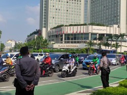 Jelang Parade Pebalap MotoGP, Petugas Disiagakan-Lalin di Bundaran HI Padat