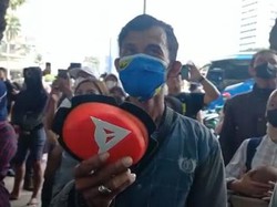 Senangnya Ari Dapat Pelindung Lutut Pebalap MotoGP: Sejarah Bro!