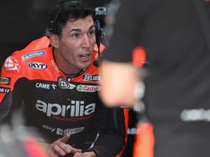 Instagram Tembus Sejuta Pengikut, Aleix Espargaro Jadi Lempar Helm buat Penonton Nih? Instagram Tembus Sejuta Pengikut, Aleix Espargaro Jadi Lempar Helm buat Penonton Nih?