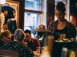 Wouw! Untuk Cicipi Menu di Pub Ini Harus Sabar Antre hingga 4 Tahun ke Depan