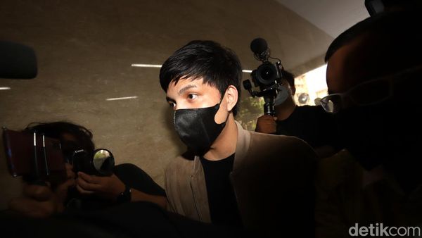 Potret Atta Halilintar Datangi Mabes Polri Gara-gara Tas Dior dari Doni Salmanan