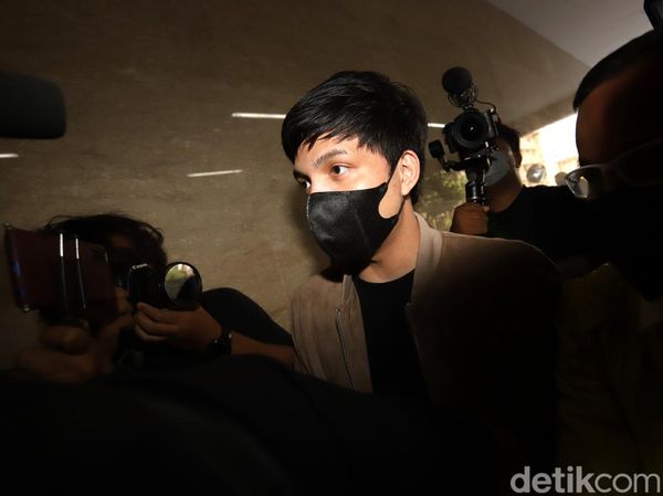 Potret Atta Halilintar Datangi Mabes Polri Gara-gara Tas Dior dari Doni Salmanan