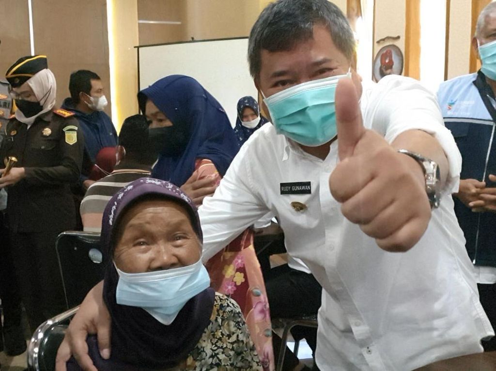 Baru 65,9%, Warga Kabupaten Garut Diminta Segera Vaksinasi Dosis Kedua Baru 65,9%, Warga Kabupaten Garut Diminta Segera Vaksinasi Dosis Kedua
