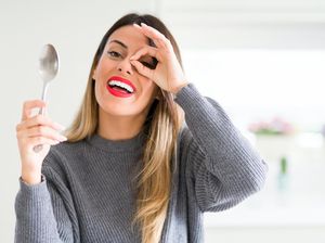 Cara Menghilangkan Kantung Mata dengan Sendok, Gampang Banget! Cara Menghilangkan Kantung Mata dengan Sendok, Gampang Banget!