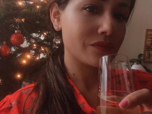 10 Momen Chantal Dewi Saat Asyik Seruput Kopi dan Wine 10 Momen Chantal Dewi Saat Asyik Seruput Kopi dan Wine