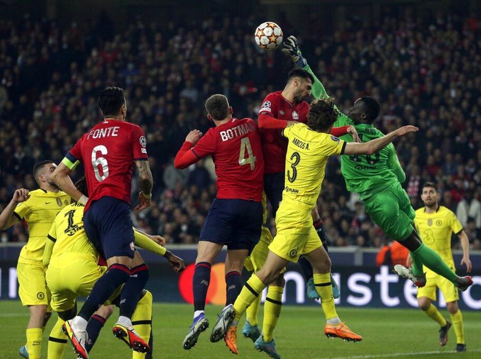 Lille's Burak Yilmaz scores a penalty, the opening goal of his team during the Champions League, second leg, round of 16, soccer match between Lille and Chelsea at the Stade Pierre Mauroy stadium in Villeneuve d'Ascq, northern France, Wednesday, March 16, 2022. (AP Photo/Michel Spingler)