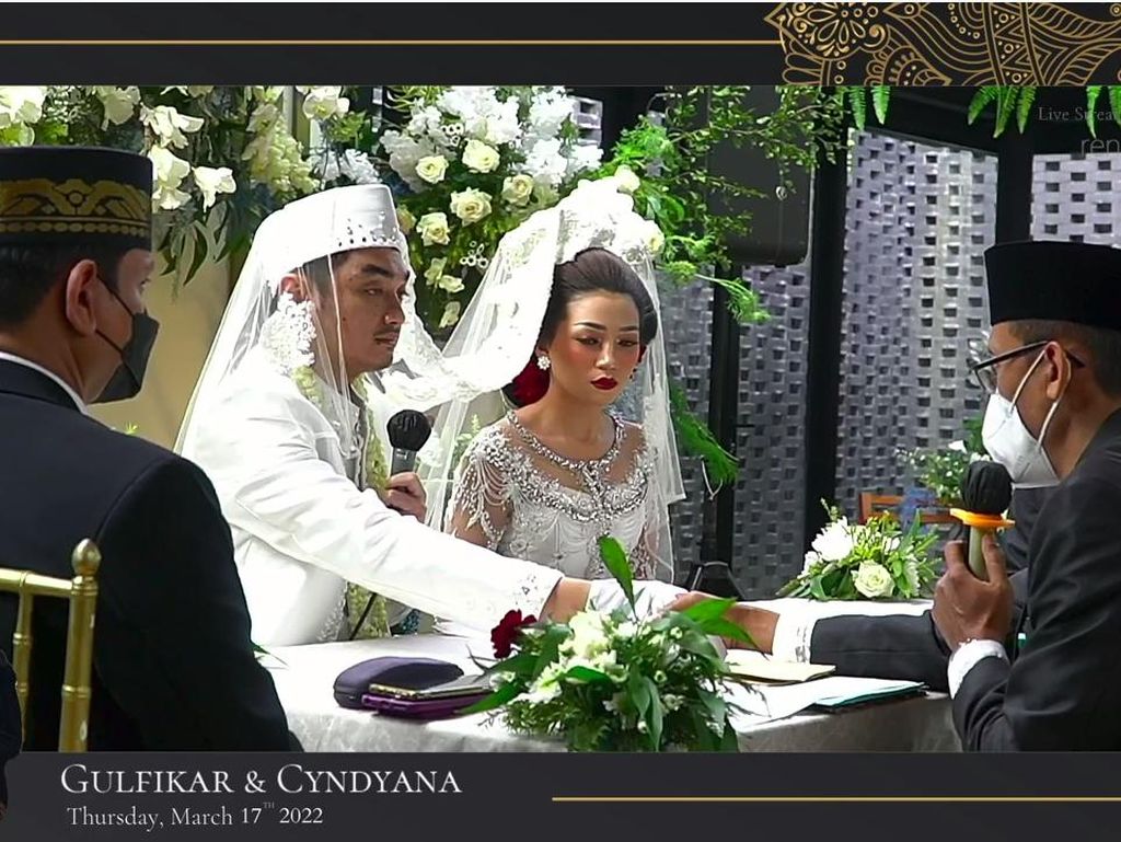 Momen Akad Nikah Adik Kriss Hatta, Cyndyana Lorens Si Mantan Pramugari Momen Akad Nikah Adik Kriss Hatta, Cyndyana Lorens Si Mantan Pramugari