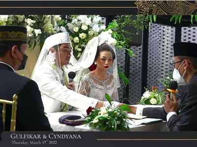 Momen Akad Nikah Adik Kriss Hatta, Cyndyana Lorens Si Mantan Pramugari