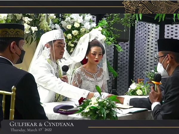 Momen Akad Nikah Adik Kriss Hatta, Cyndyana Lorens Si Mantan Pramugari