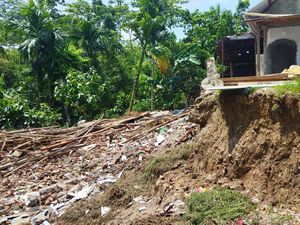 BPBD: Tanah Bergerak Fenomena Bencana Alam Baru di Sobang Pandeglang BPBD: Tanah Bergerak Fenomena Bencana Alam Baru di Sobang Pandeglang