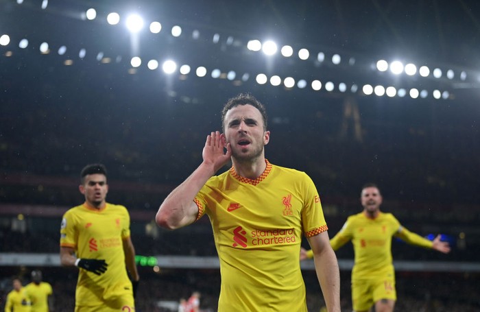 LONDON, ENGLAND - MARCH 16: Diogo Jota of Liverpool celebrates their sides first goal during the Premier League match between Arsenal and Liverpool at Emirates Stadium on March 16, 2022 in London, England. (Photo by Justin Setterfield/Getty Images)