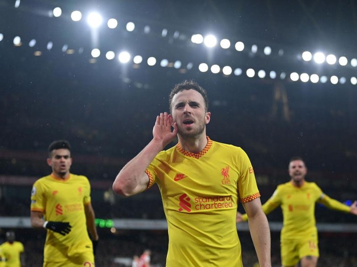 LONDON, ENGLAND - MARCH 16: Diogo Jota of Liverpool celebrates their sides first goal during the Premier League match between Arsenal and Liverpool at Emirates Stadium on March 16, 2022 in London, England. (Photo by Justin Setterfield/Getty Images)
