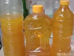 Kreatif! Emak di Bandung, Bikin Minyak Goreng dari Kulit Ayam