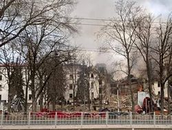 Kisah Sedih Ayah Ukraina: Minta Anak Sembunyi di Gedung Teater, Eh Dibom Rusia