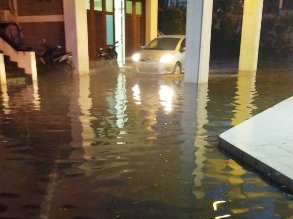 Tolong! Gereja di Lebak Bulus Jaksel Ini Kebanjiran