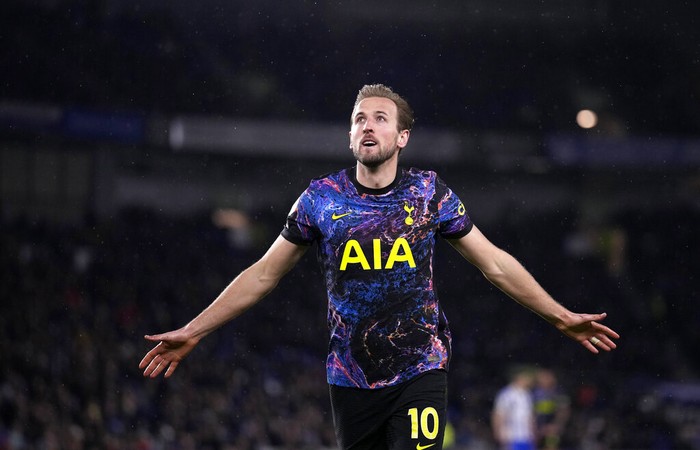 Tottenham's Harry Kane celebrates after scoring his side's second goal during the English Premier League soccer match between Brighton and Tottenham Hotspur at the Falmer stadium in Brighton, England, Wednesday, March 16, 2022. (AP Photo/Matt Dunham)