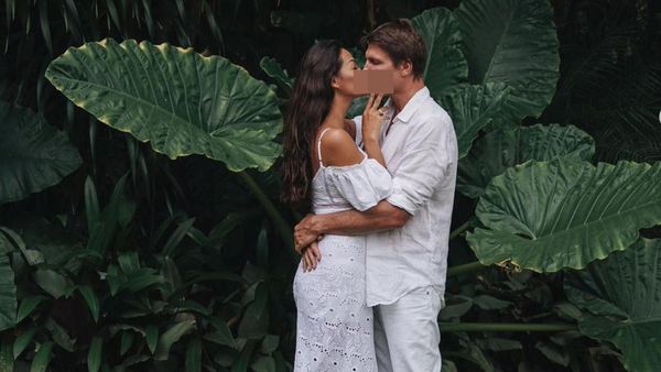 7 Potret Mesra Indah Kalalo Bareng Suami Bule yang Sempat Dikira Tom Cruise