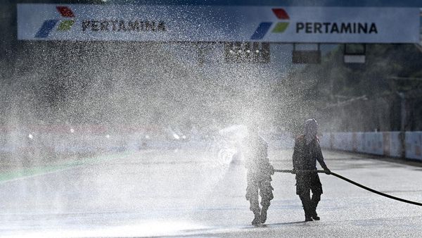 Jelang Balapan, Sirkuit Mandalika Disiram Air