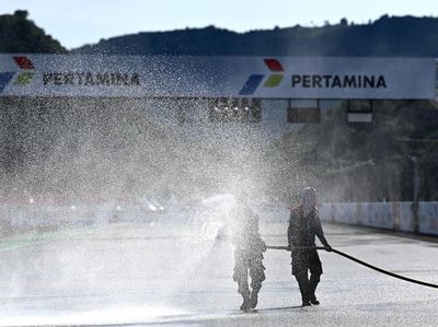 Jelang Balapan, Sirkuit Mandalika Disiram Air