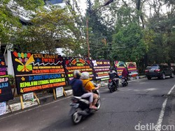 Mentan SYL Diberi Gelar Profesor Kehormatan, Unhas Dipenuhi Karangan Bunga