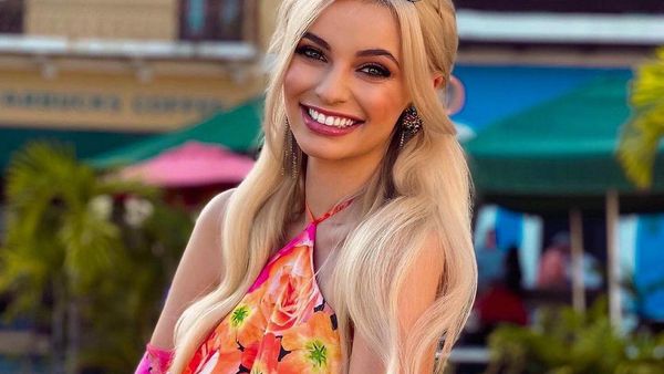 10 Foto Miss World 2021 Karolina Bielawska, Penampilannya Mirip Barbie