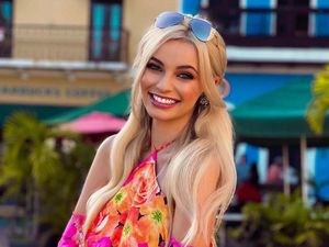 10 Foto Miss World 2021 Karolina Bielawska, Penampilannya Mirip Barbie 10 Foto Miss World 2021 Karolina Bielawska, Penampilannya Mirip Barbie