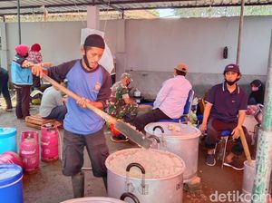 Ratusan Warga Purworejo Masih Mengungsi Gegara Banjir Ratusan Warga Purworejo Masih Mengungsi Gegara Banjir